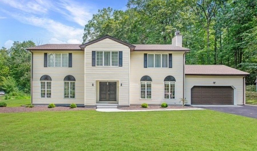 33 Huntsville Rd, Andover, NJ 07860 - 4 Beds, 3 Bath