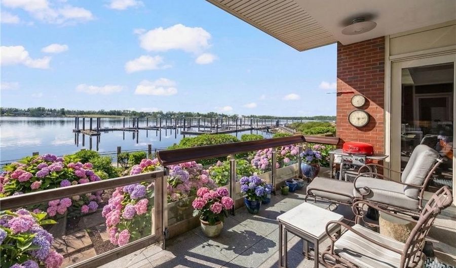 341 Thames St S-104, Bristol, RI 02809 - 2 Beds, 4 Bath