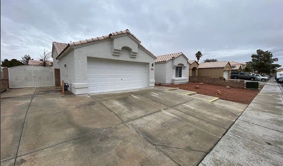 6424 Quantum Ln, Las Vegas, NV 89130 - 3 Beds, 2 Bath