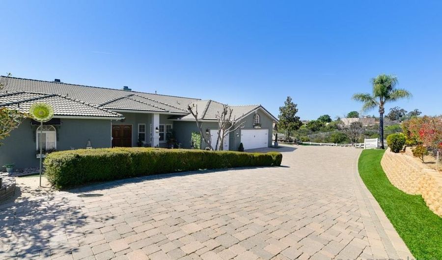 756 Hale Dr, Alpine, CA 91901 - 4 Beds, 4 Bath