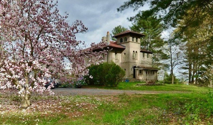 7 Old Depot Rd, Chester, CT 06412 - 4 Beds, 3 Bath