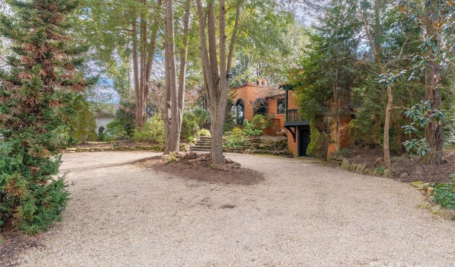 26 Sheridan Rd, Asheville, NC 28803 - 4 Beds, 4 Bath