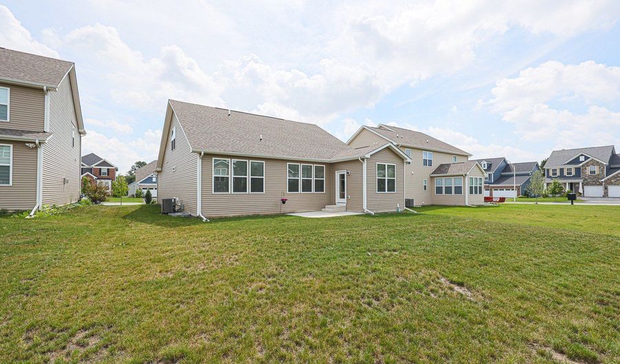 580 N Highlander Way, Addison, IL 60101 - 3 Beds, 2 Bath