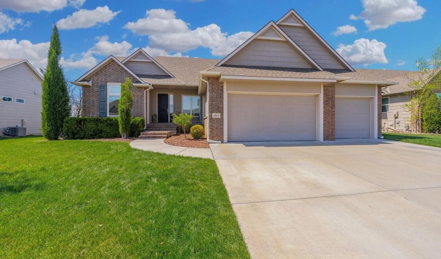 1513 N Shadow Rock Dr, Andover, KS 67002 - 5 Beds, 3 Bath