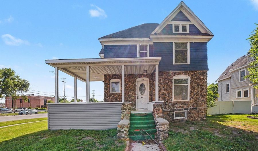 236 E Center St, Alma, MI 48801 - 3 Beds, 2 Bath