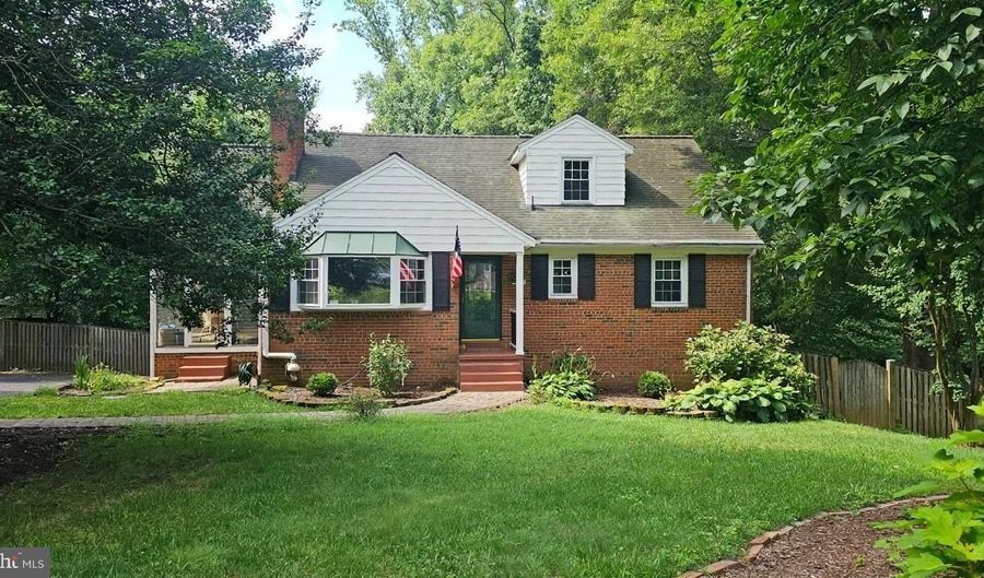 4021 LAUREL Rd, Alexandria, VA 22309 - 6 Beds, 3 Bath