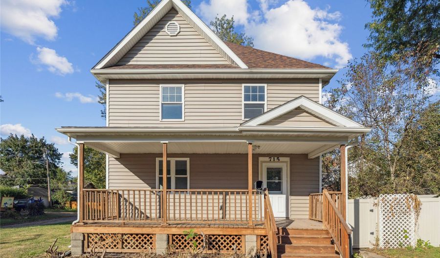715 Grand Ave, Ames, IA 50010 - 3 Beds, 3 Bath