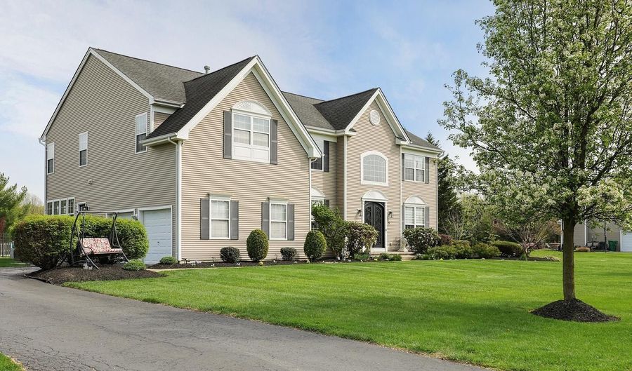 5 Denise Dr, Allentown, NJ 08501 - 4 Beds, 4 Bath