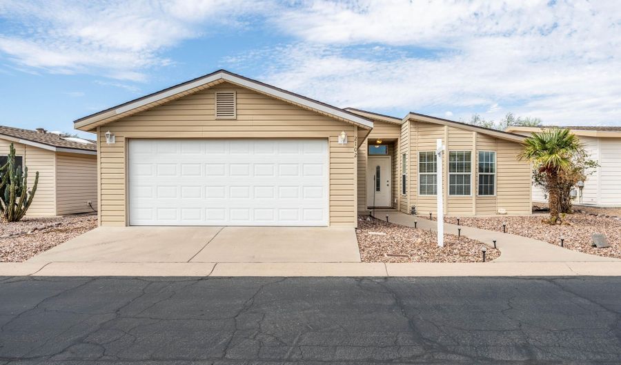 3301 S GOLDFIELD Rd OFC, Apache Junction, AZ 85119 - 2 Beds, 2 Bath