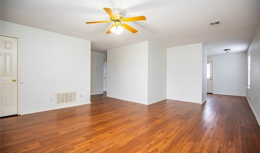 2513 4th St, Bentonville, AR 72712 - 3 Beds, 2 Bath