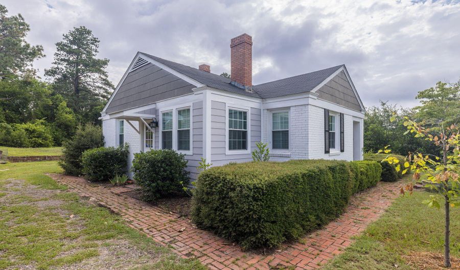 2217 Montclair St, Augusta, GA 30904 - 2 Beds, 2 Bath