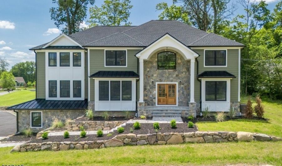 2 Buckingham Rd, Bayonne, NJ 07035 - 5 Beds, 5 Bath