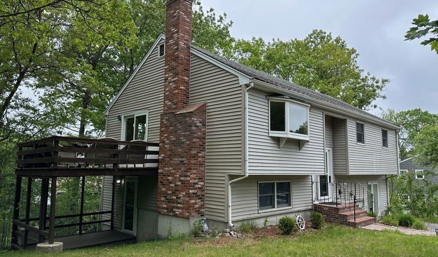 15 Curlew St, Boston, MA 02132 - 4 Beds, 2 Bath