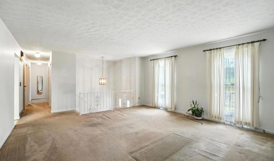 1749 Doresa Pl, Cincinnati, OH 45238 - 3 Beds, 3 Bath