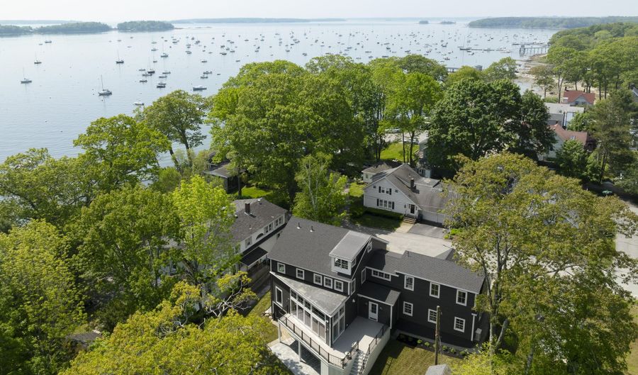 24 Amerescoggin Rd, Falmouth, ME 04105 - 5 Beds, 6 Bath
