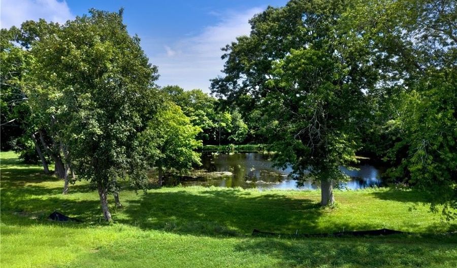 2 Stone Bridge Dr, Middletown, RI 02842 - 3 Beds, 4 Bath