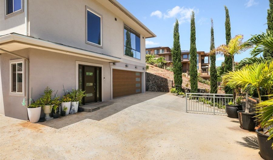 92-1176 Pueonani St, Kapolei, HI 96707 - 6 Beds, 6 Bath