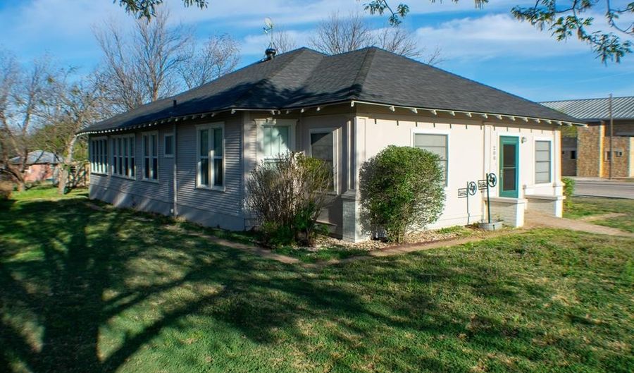 200 S Jacobs St, Albany, TX 76430 - 4 Beds, 2 Bath