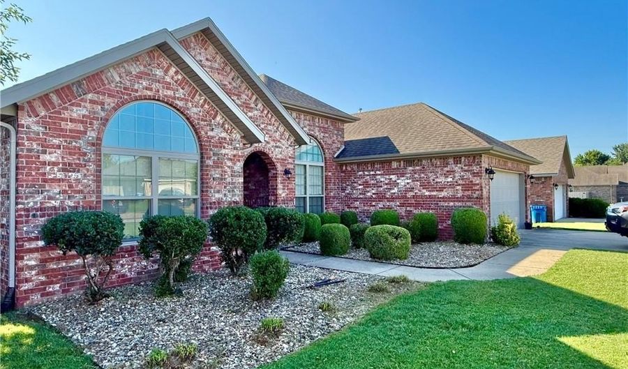 607 Wallstone Rd, Bentonville, AR 72712 - 3 Beds, 2 Bath