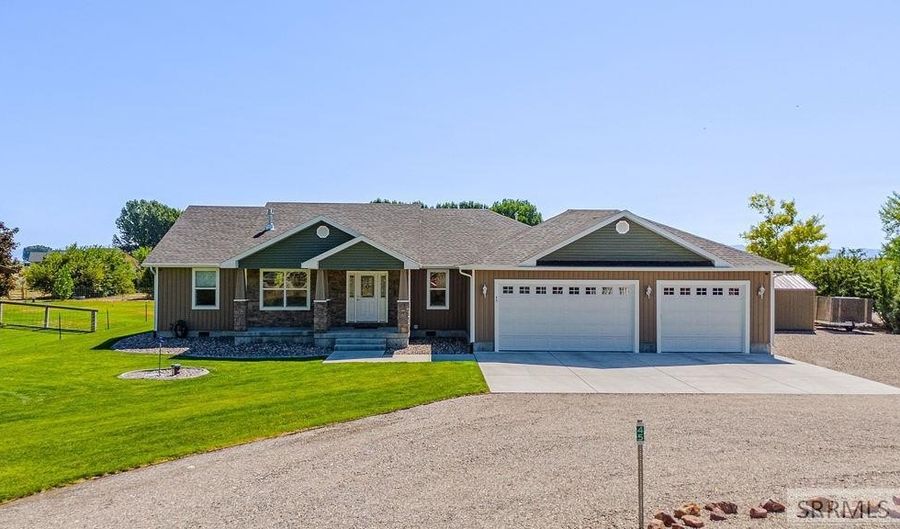45 S Thompson Ln, Blackfoot, ID 83221 - 3 Beds, 2 Bath