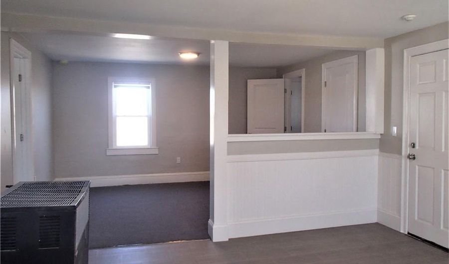 217 State Street Unit 3 F 3 F, Bristol, RI 02809 - 2 Beds, 1 Bath