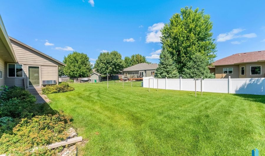 412 E Meadowlark Cir, Brandon, SD 57005 - 2 Beds, 2 Bath