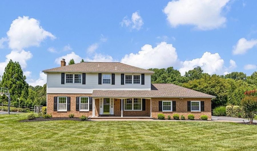205 CLOVER Dr, Hockessin, DE 19707 - 4 Beds, 3 Bath