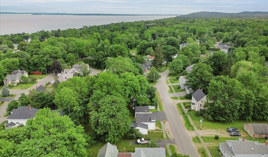 92 Cedar St, Belfast, ME 04915 - 0 Beds, 3 Bath