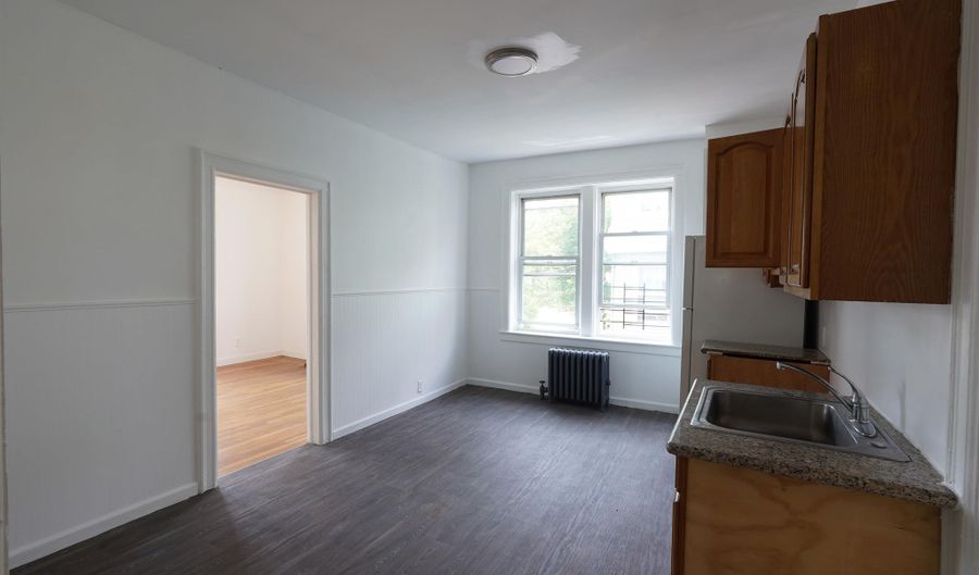 573 AVENUE E 4, Bayonne, NJ 07002 - 3 Beds, 1 Bath