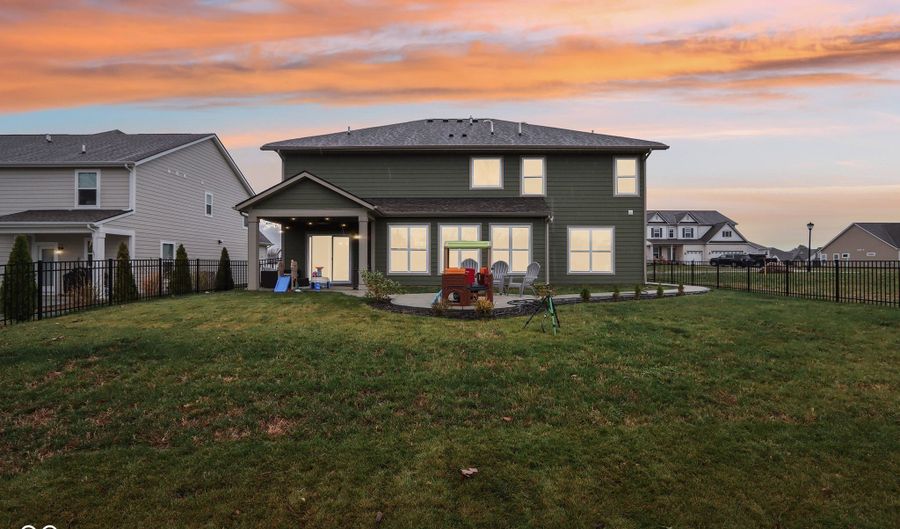 4309 Ironclad Dr, Bargersville, IN 46106 - 5 Beds, 3 Bath
