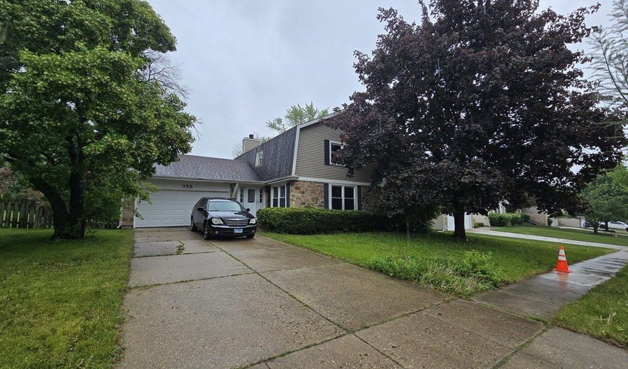 355 Crestwood Ct, Algonquin, IL 60102 - 3 Beds, 2 Bath