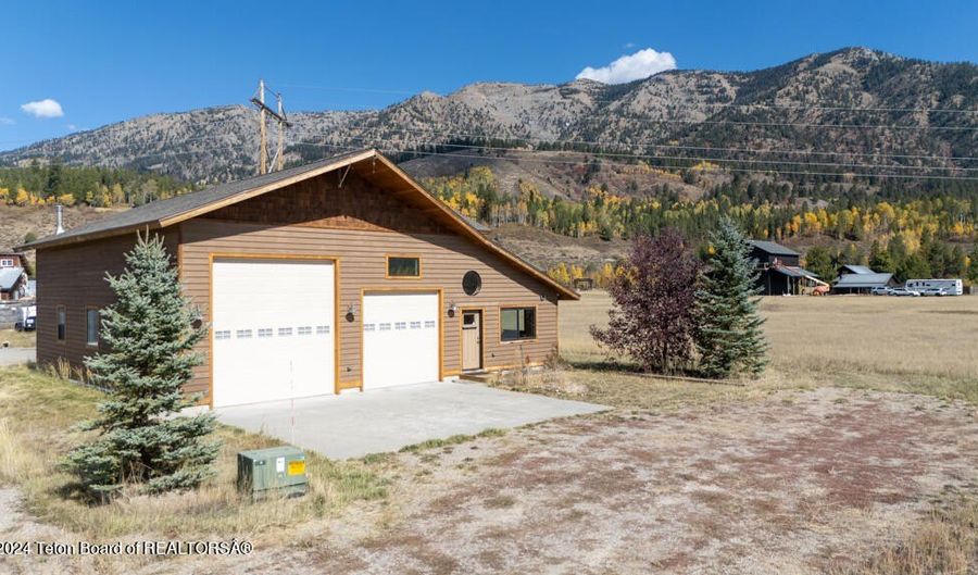 98 CHALET Dr, Alpine, WY 83128 - 1 Beds, null Bath