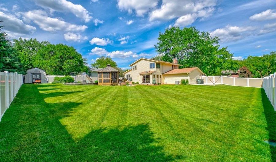 13491 Fairlawn Ct, Apple Valley, MN 55124 - 4 Beds, 3 Bath
