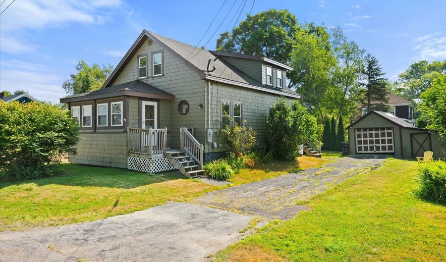 30 Munroe St, Bangor, ME 04401 - 3 Beds, 1 Bath