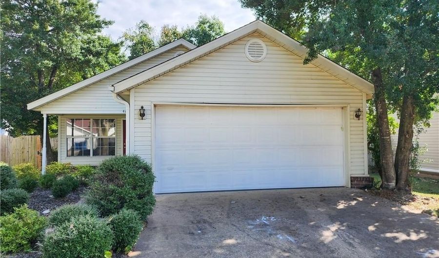 42 Cheryl Cir, Bentonville, AR 72712 - 3 Beds, 2 Bath