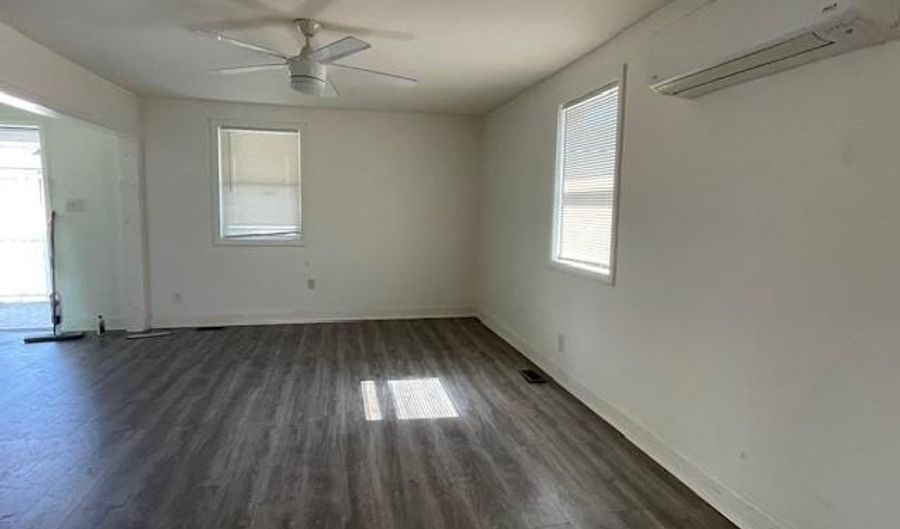 6 MARKET St, Aberdeen, MD 21001 - 2 Beds, 2 Bath