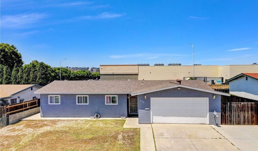 910 Saint George Ct, Spring Valley, CA 91977 - 4 Beds, 2 Bath