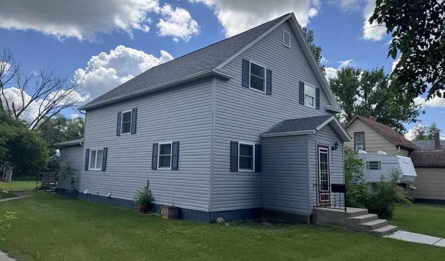 707 Ohmer St, Bottineau, ND 58318 - 3 Beds, 2 Bath