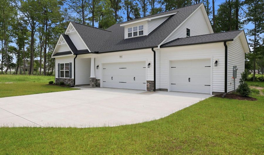 964 Rialto Ln, Ayden, NC 28513 - 4 Beds, 3 Bath