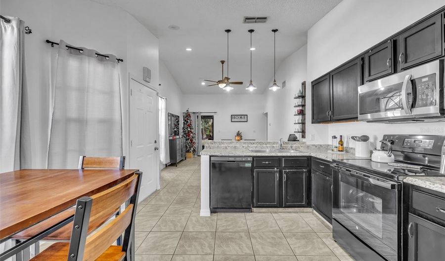 1831 SUMMIT CHASE Ave, Apopka, FL 32703 - 3 Beds, 2 Bath