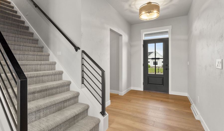 4295 BOUNTIFUL Ln, Appleton, WI 54913 - 5 Beds, 4 Bath
