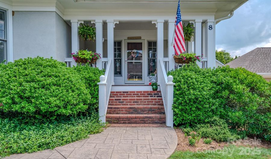 8 Creekside Way, Asheville, NC 28804 - 4 Beds, 3 Bath