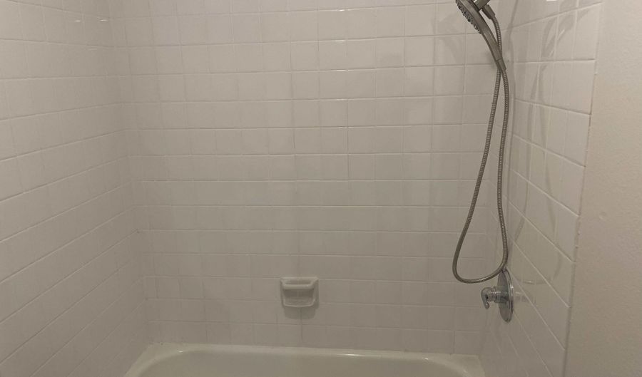 241 McCarrey St #3B, Anchorage, AK 99508 - 2 Beds, 1 Bath