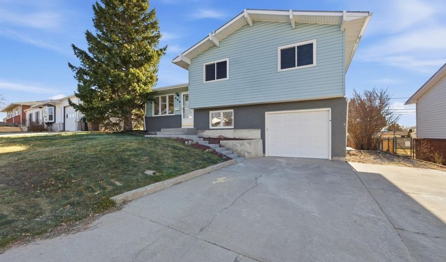 609 RIDGELAND St, Cheyenne, WY 82009 - 4 Beds, 2 Bath
