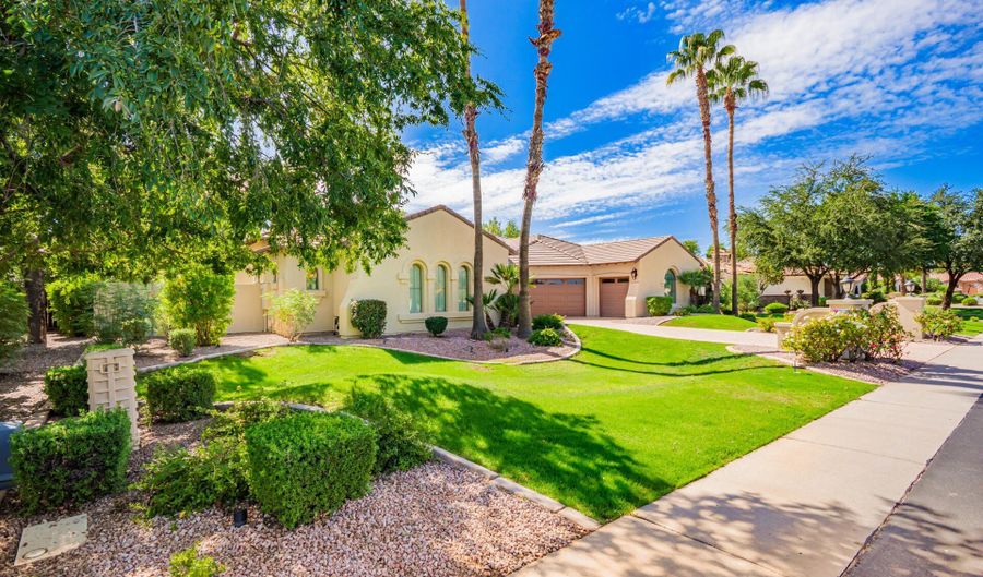 2069 E CEDAR Pl, Chandler, AZ 85249 - 5 Beds, 8 Bath