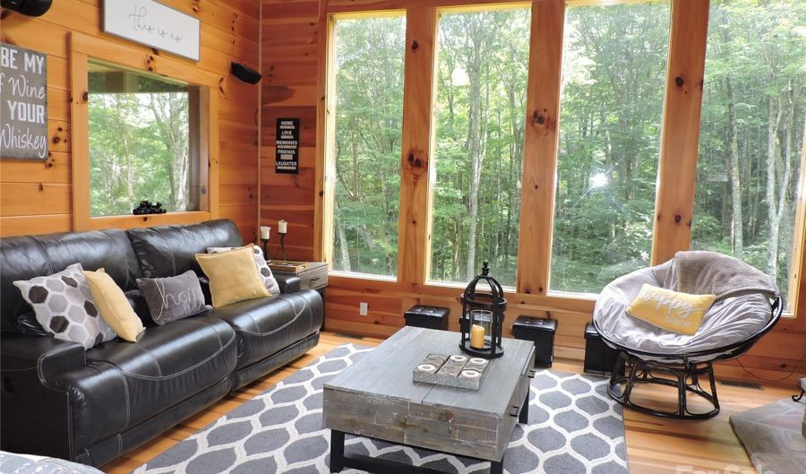 103 Chucks Ln, Bakersville, NC 28705 - 4 Beds, 4 Bath