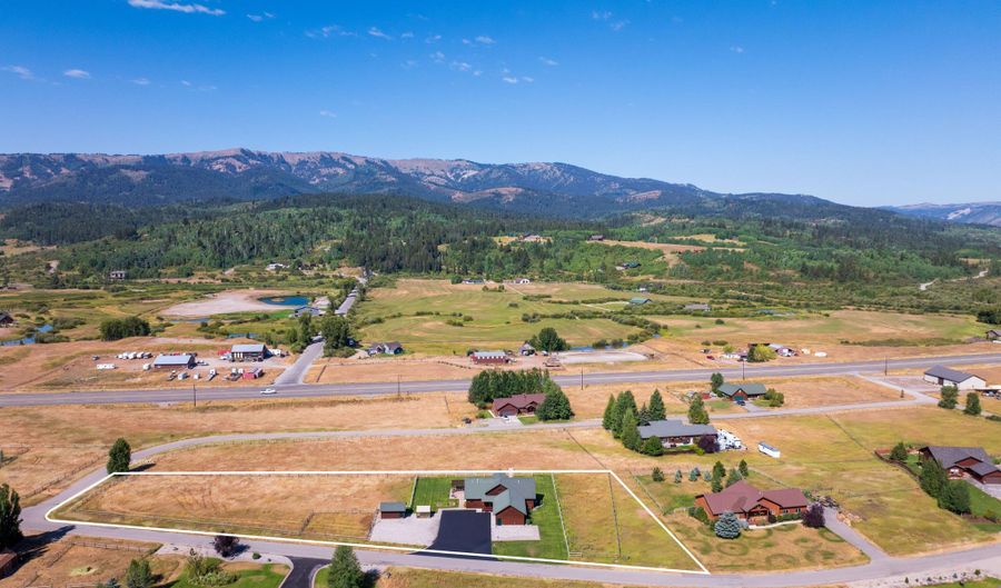 575 BUFFALO Dr, Alpine, WY 83128 - 4 Beds, 2 Bath