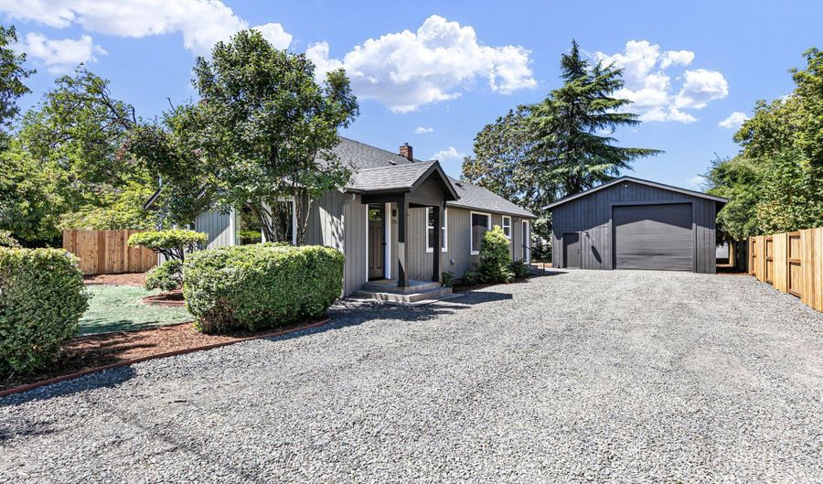 1938 7TH St, Springfield, OR 97477 - 3 Beds, 2 Bath