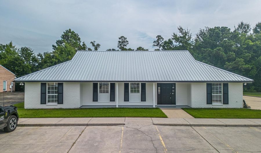 831 Highway 90, Bay St. Louis, MS 39520 - 0 Beds, 2 Bath