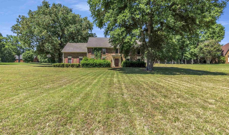 8970 HILLMAN WAY Dr, Bartlett, TN 38133 - 4 Beds, 4 Bath